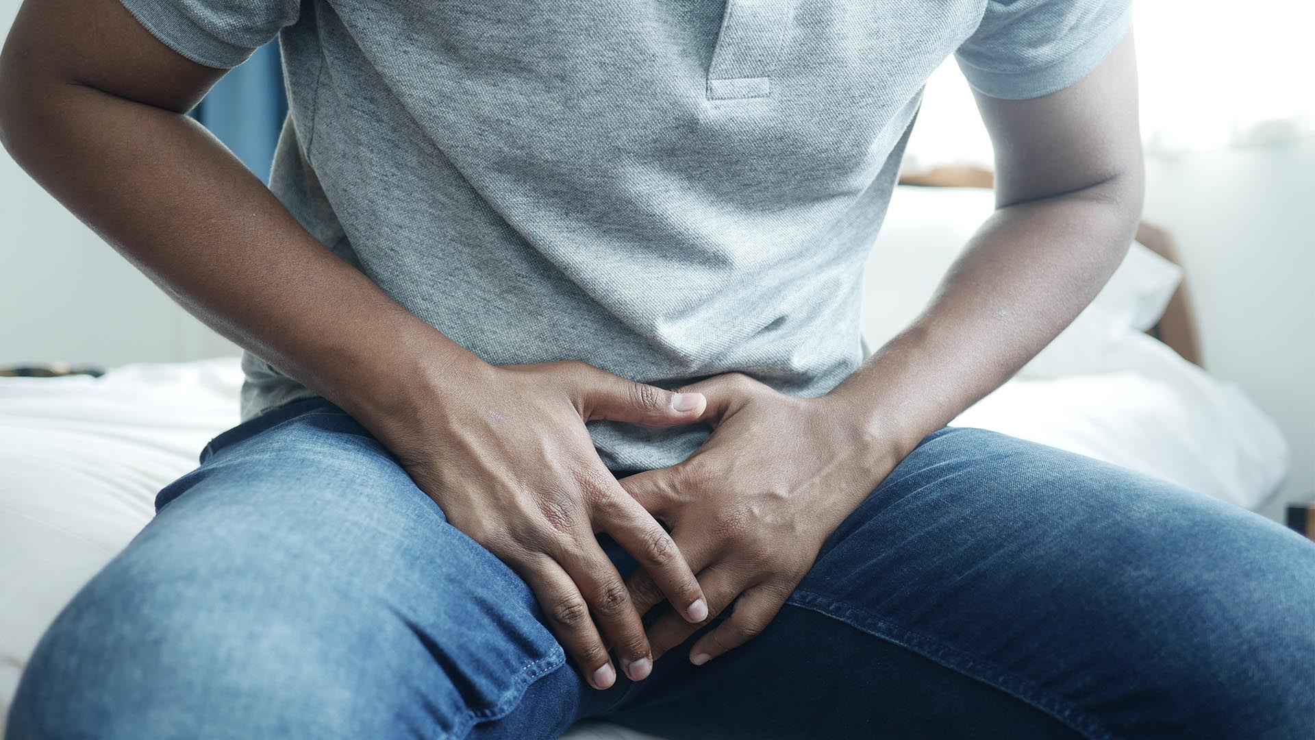 Mężczyzna z bólem krocza w przebiegu niewydolności żylnej miednicy.